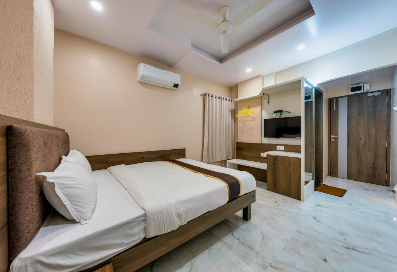 Hotel Aatithya Satkar Near Mahalaxmi Temple Колхапур Екстериор снимка